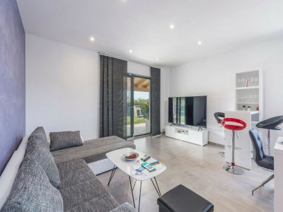 Holiday house Villa in Novigrad mit Pool und Strandnähe - Features photo 13