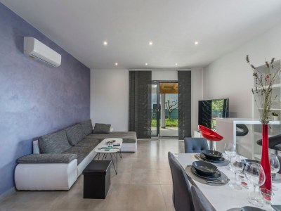 Holiday house Villa in Novigrad mit Pool und Strandnähe - Features photo 19