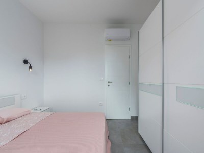 Holiday house Villa in Novigrad mit Pool und Strandnähe - Features photo 24