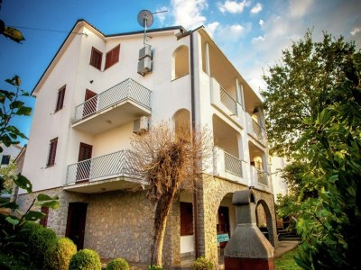 Apartment Apartment in Croatia with Sea View Terrace in Malinska - Apartment