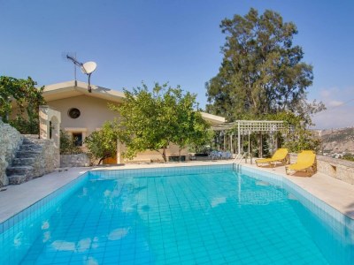 Villa Villa in Crete with Private Pool & Views in Petrokefalo - Villa