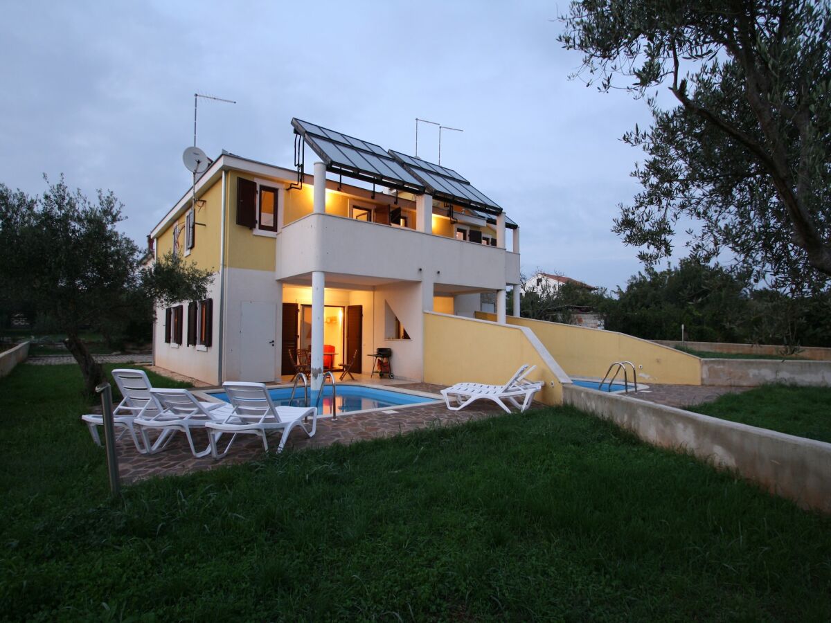 Holiday house Ferienhaus in Novigrad mit privatem Pool - Outdoor photo 5