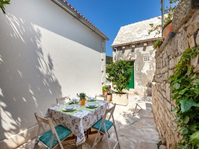 Holiday house Beautiful holiday home on the island Brac, with the sea and a small beach in front of the door! in Brač - Holiday house