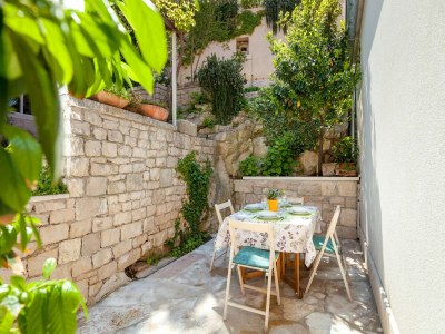 Holiday house Beautiful holiday home on the island Brac, with the sea and a small beach in front of the door! - Outdoor photo 2