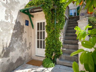 Holiday house Beautiful holiday home on the island Brac, with the sea and a small beach in front of the door! - Outdoor photo 5