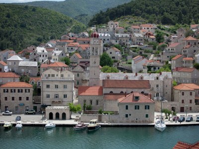 Holiday house Beautiful holiday home on the island Brac, with the sea and a small beach in front of the door! - Environment photo 21