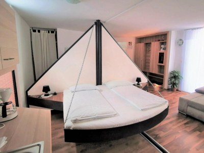 caravan Loft in Gaal near Ski Slope & Hiking Trails - Features photo 22