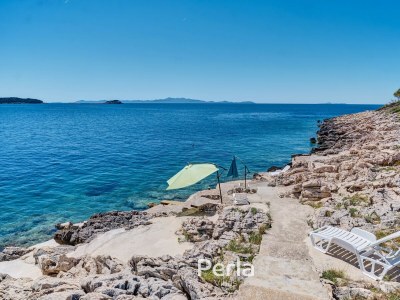 Holiday apartment with sea view and private beach - Environment photo 21