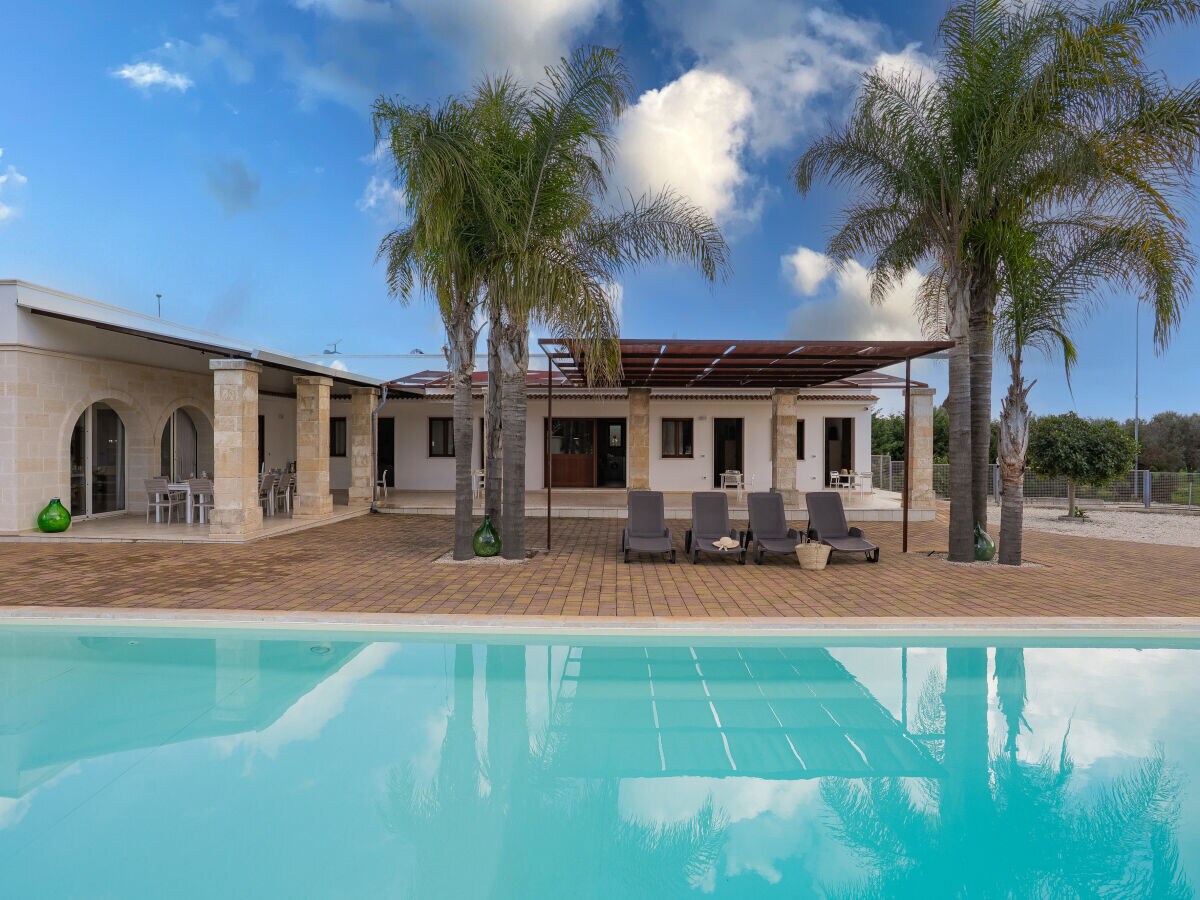 Villa Apulia retreat - private pool - 14 guest - Outdoor photo 2