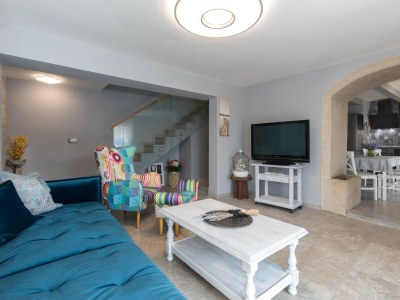 Holiday house Nora – 50 m² große Terrasse mit Meerblick in der Altstadt von Vrbnik - Features photo 7