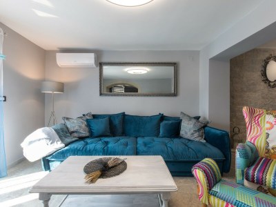 Holiday house Nora – 50 m² große Terrasse mit Meerblick in der Altstadt von Vrbnik - Features photo 12