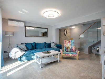 Holiday house Nora – 50 m² große Terrasse mit Meerblick in der Altstadt von Vrbnik - Features photo 14