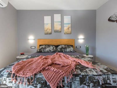 Holiday house Nora – 50 m² große Terrasse mit Meerblick in der Altstadt von Vrbnik - Features photo 19