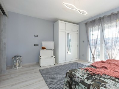 Holiday house Nora – 50 m² große Terrasse mit Meerblick in der Altstadt von Vrbnik - Features photo 21