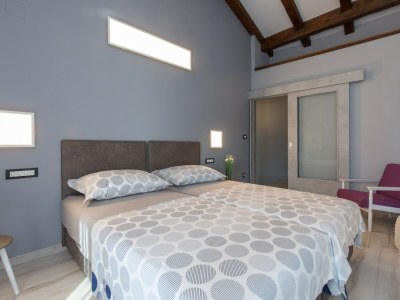 Holiday house Nora – 50 m² große Terrasse mit Meerblick in der Altstadt von Vrbnik - Features photo 22