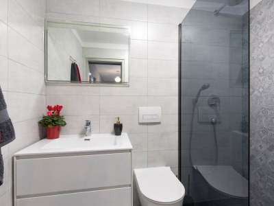 Holiday house Nora – 50 m² große Terrasse mit Meerblick in der Altstadt von Vrbnik - Features photo 23