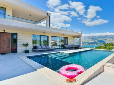 Villa Zariva with pool and panoramic mountain and - Outdoor photo 7