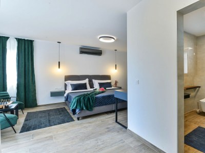 Villa Zariva with pool and panoramic mountain and - Features photo 37