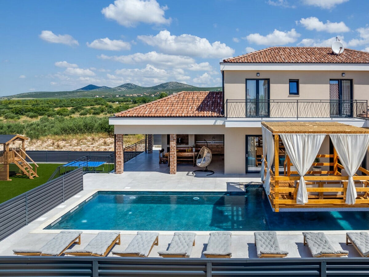 Villa Magnificent Villa Oasis with extra large pool - Outdoor photo 4