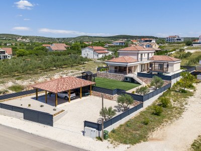 Villa Magnificent Villa Oasis with extra large pool - Outdoor photo 15