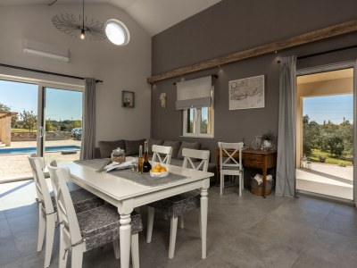 Villa Oliveto with pool - Features photo 23