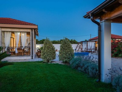 Holiday house Beti with heated pool - Environment photo 24