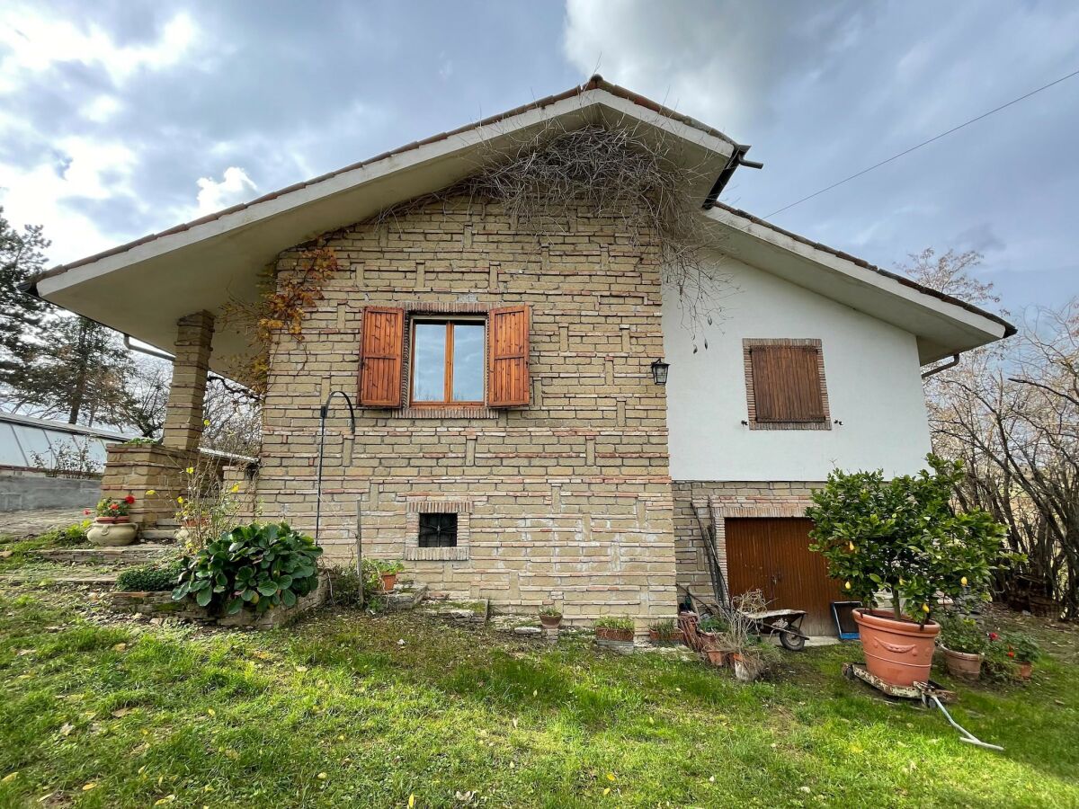 Holiday house Schönes Ferienhaus mit Swimmingpool in der Region Verdicchio