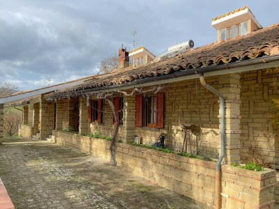 Holiday house Schönes Ferienhaus mit Swimmingpool in der Region Verdicchio - Outdoor photo 9