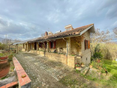Holiday house Schönes Ferienhaus mit Swimmingpool in der Region Verdicchio - Outdoor photo 10