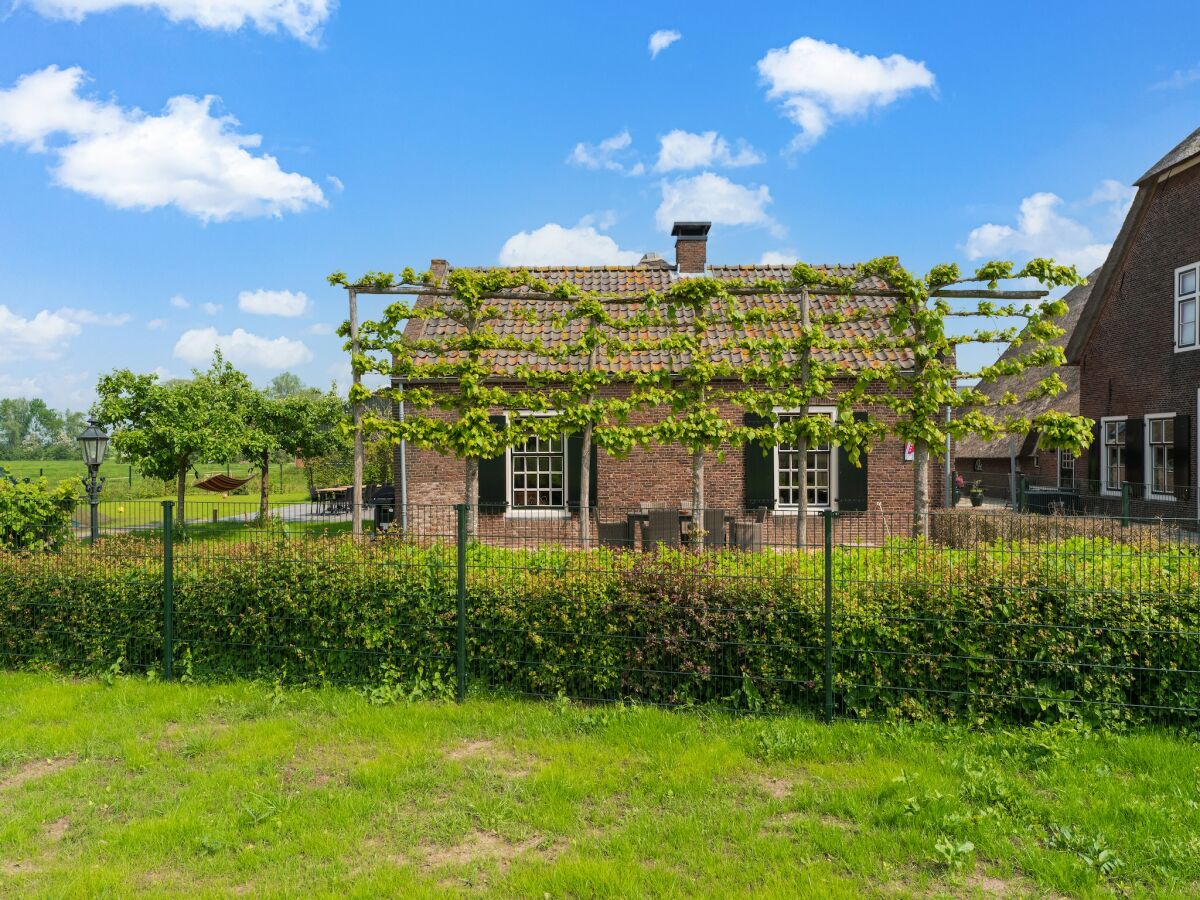 Holiday house Bauernhaus mit Terrasse in Montfoort - Outdoor photo 2