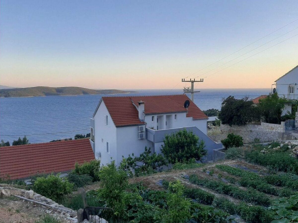 Apartment Apartments Dobrila - Superior Two Bedroom Apartment with Terrace and sea view - B2 - Outdoor photo 2