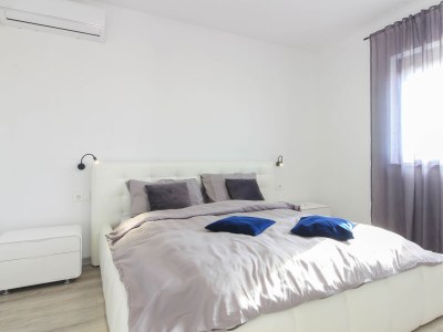 Villa Maeni with private pool - Features photo 24