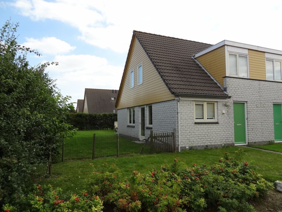 Holiday park Ferienhaus in Zeeland mit Garten - Outdoor photo 2