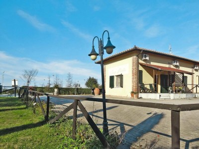 Holiday park Apartment in Vinci with Pool & Wellness - Outdoor photo 3