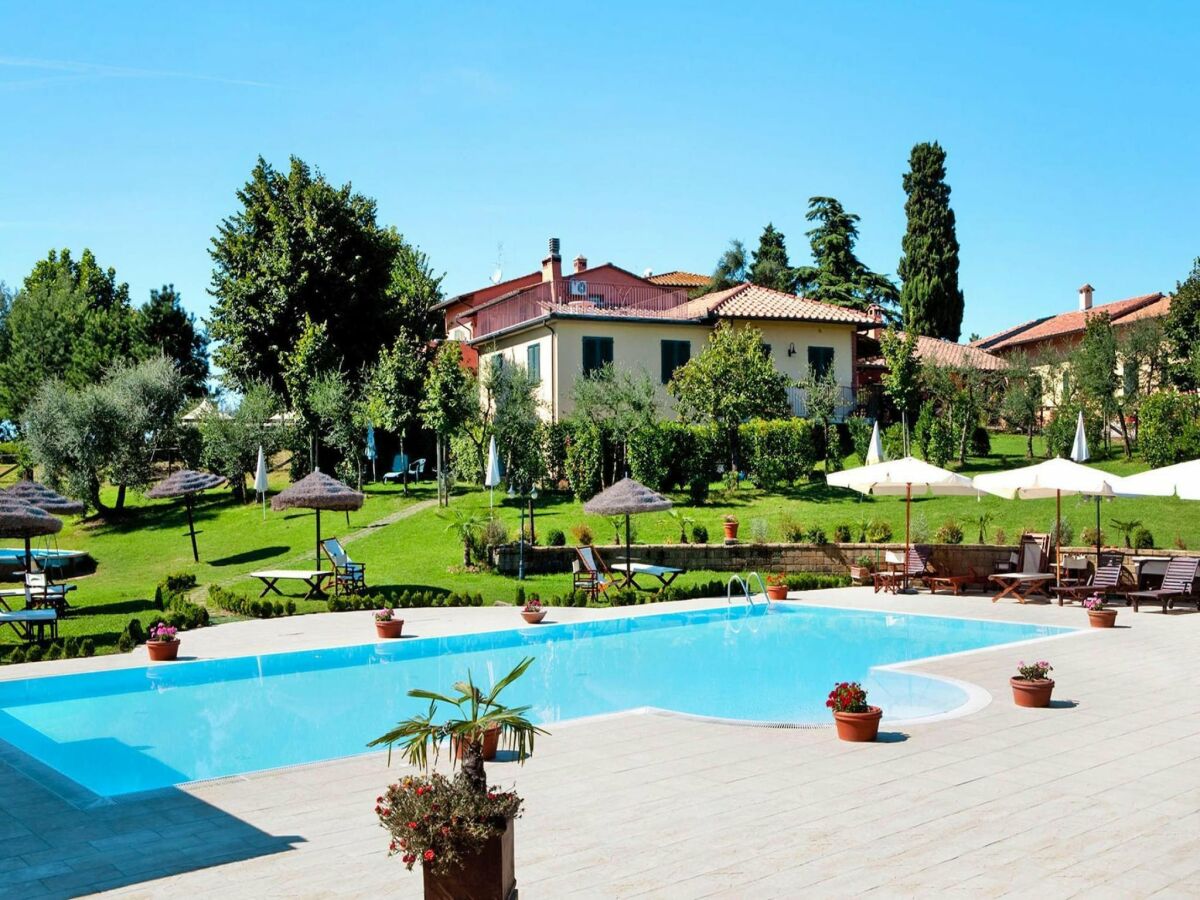 Holiday park Wohnung in Vinci mit Pool & Wellness