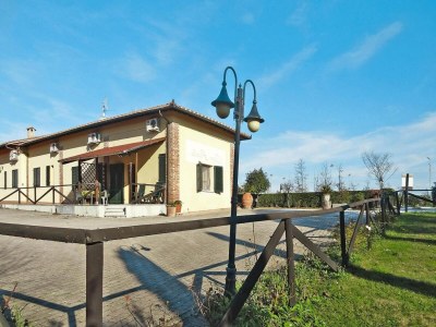 Holiday park Wohnung in Vinci mit Pool & Wellness - Outdoor photo 2