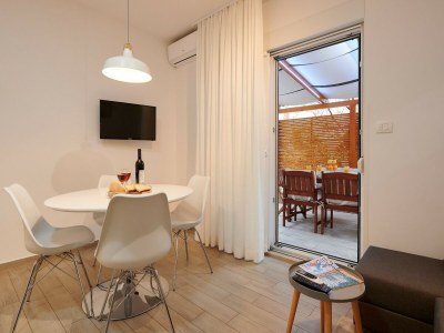 Apartment Apartment Boris (ST) - Two Bedroom Apartment with Terrace and Jacuzzi - Features photo 8