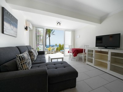 Apartment with terrace, sea view, and heated pool - Features photo 10