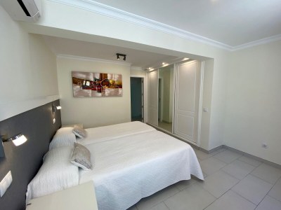 Apartment with terrace, sea view, and heated pool - Features photo 17