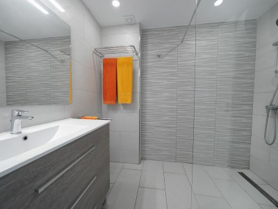 Apartment with terrace, sea view, and heated pool - Features photo 20