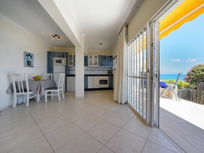 Apartment by the sea with terrace - Features photo 9