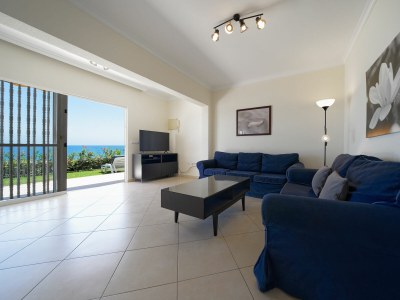 Apartment by the sea with terrace - Features photo 11