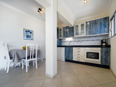 Apartment by the sea with terrace - Features photo 12