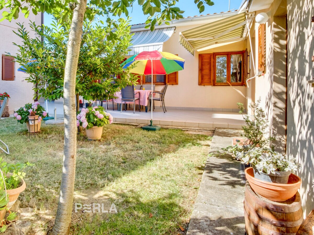 Holiday house MELITA cozy terrace and large garden - Outdoor photo 2