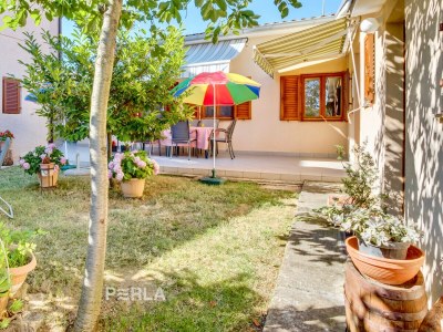 Holiday house MELITA cozy terrace and large garden - Outdoor photo 2