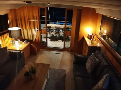 House boat Attractive yacht with roof terrace - Features photo 10
