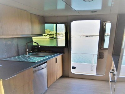 House boat Attractive yacht with roof terrace - Features photo 11