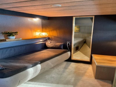 House boat Attractive yacht with roof terrace - Features photo 12