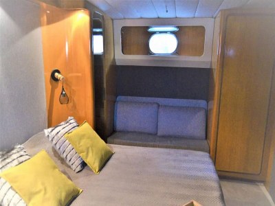 House boat Attractive yacht with roof terrace - Features photo 15