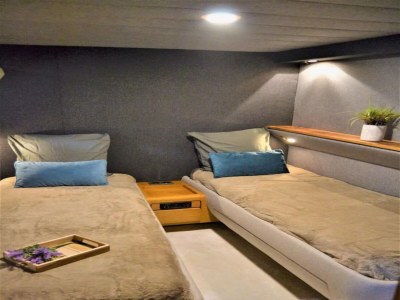 House boat Attractive yacht with roof terrace - Features photo 17